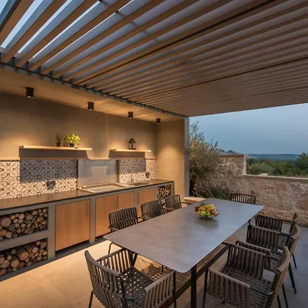 Exclusive Living Villas *