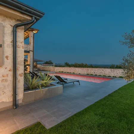 Exclusive Living Villas *