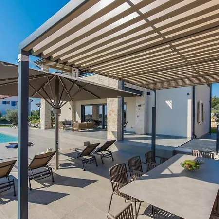 Exclusive Living Villas *