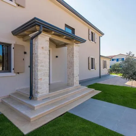 Exclusive Living Villas *